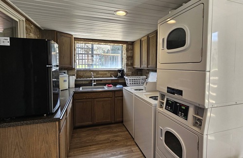 Confluence House | Shoreline Estates - Upper Apt Room B