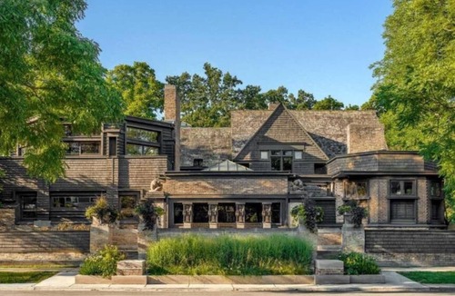 Schiller Park Apartment | Short Drive from Cernan Earth & Space Center! Kitchen, Free Airport Shuttle!