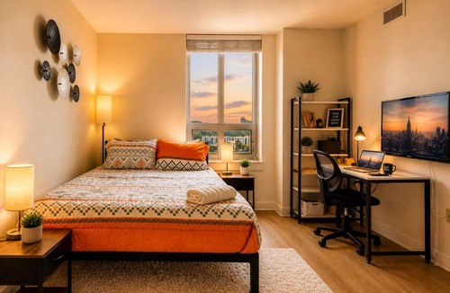 Downtown House | Silver Spring DC Metro 2BR Rooftop Gym LuxePad