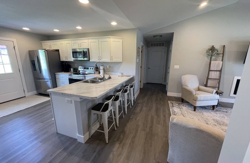 Quincy House | Simply Charming Nest-Nearly brand new, central, super clean, well appointed.
