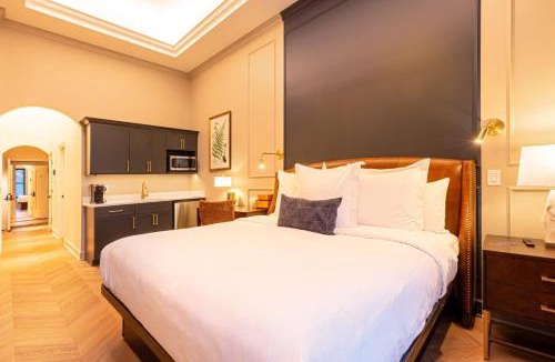 West Dundee Apartment | Sinclair Suites - Stylish Retro Boutique Hotel
