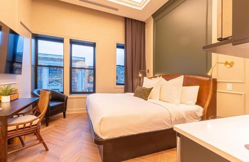 West Dundee Apartment | Sinclair Suites - Stylish Retro Boutique Hotel