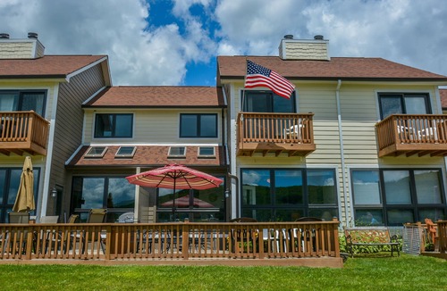 McHenry House | Ski Harbor 16 | Great Views, Community Pool!