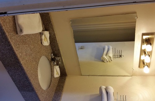 Garfield Ridge Hotel | Skylark Motel