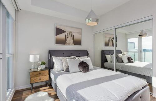 Downtown Toronto House | Skyline Waterfront 2BR plus 2BA wParking near MTCC