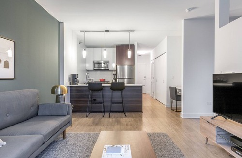 Downtown Chicago Apartment | Sleek Loop 1BR w/Gym, Pool, W/D, nr. Millennium Park, by Blueground