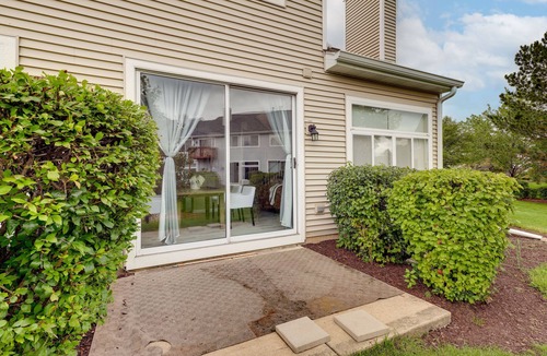 Forestview House | Sleek + Modern Lombard Townhome w/Pond View!