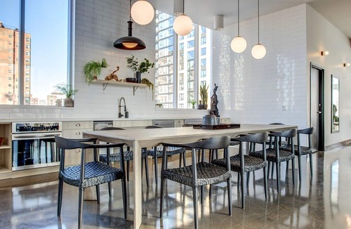 Near North Side Apartment | Sleek River North 1BR w/Gym, Pool, near L stop & Beach, by Blueground