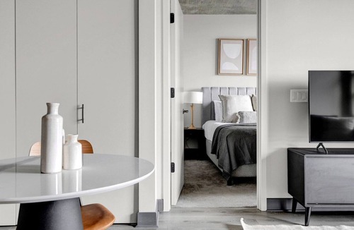 Near West Side Apartment | Sleek West Loop 1BR w/ Gym, Pool & Lounge, 2 blocks from L, by Blueground