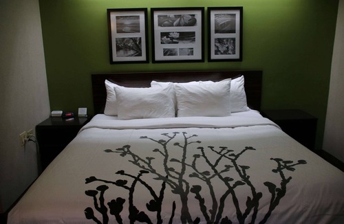 Lake Bluff Hotel | Sleep Inn near Great Lakes Naval Base