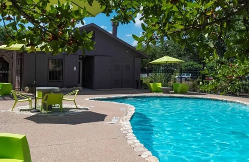 Windsor Park Apartment | Sleepover | Delightful 1BA/1BA + Gym - Austin TX