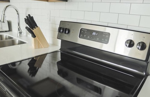 Downtown Des Moines Apartment | Sleepover | Elegant 1BD/1BA - Downtown Des Moines