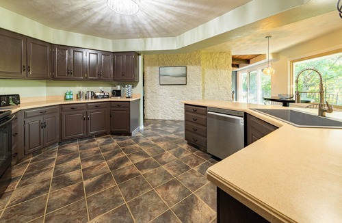 Rockford House | Sleeps 22~Hot Tub~Gameroom~Theater~Gym~Lake Views