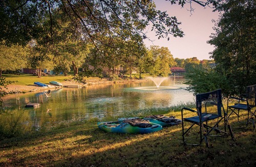 Rockford House | Sleeps 22~Hot Tub~Gameroom~Theater~Gym~Lake Views
