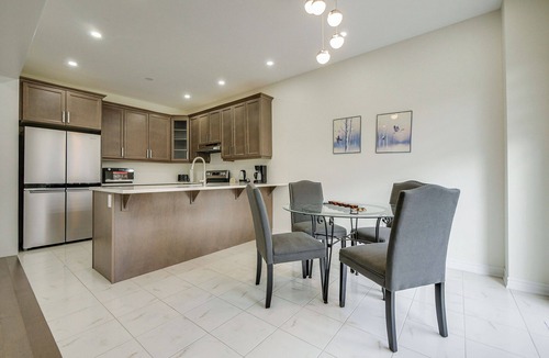 Milton House | Sleeps 6, Workspace, Full Privacy, Kitchen in Milton