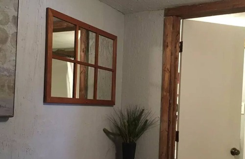 Mattoon Apartment | Small 3 room suite for one