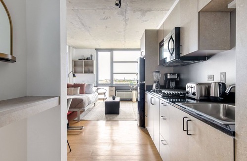 River North Apartment | Smart Lincoln Park Studio w/W/D, walk to L & New City, by Blueground