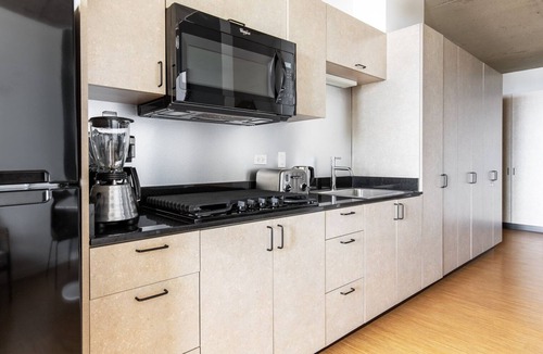 River North Apartment | Smart Lincoln Park Studio w/W/D, walk to L & New City, by Blueground