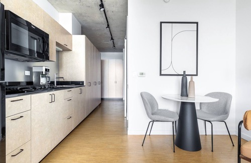 River North Apartment | Smart Lincoln Park Studio w/W/D, Patio, walk to L, by Blueground