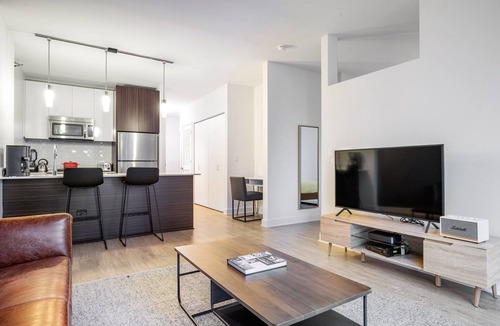 Downtown Chicago Apartment | Smart Loop 1BR w/Gym, Pool, W/D, nr. Millennium Park, by Blueground