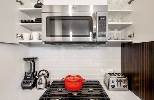 Downtown Chicago Apartment | Smart Loop 1BR w/Gym, Pool, W/D, nr. Millennium Park, by Blueground