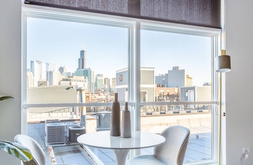 River West Apartment | Smart River West 2BR w/ W/D next to L, by Blueground
