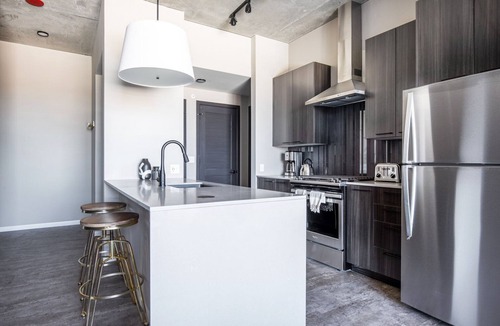 West Loop Apartment | Smart West Loop 1BR w/Pool, Gym, nr. Restaurant Row, by Blueground