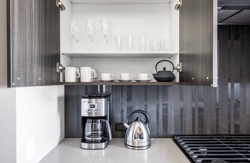 West Loop Apartment | Smart West Loop 1BR w/Pool, Gym, nr. Restaurant Row, by Blueground