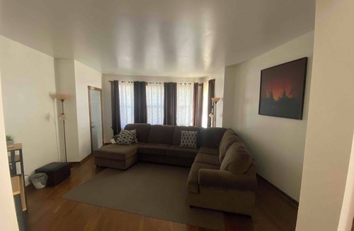 Brighton Park Apartment | Smokers Preferred-Spacious 3-bedroom apartment with WiFi, AC in awesome Chicago