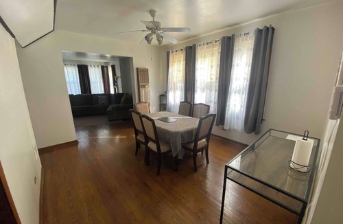 Brighton Park Apartment | Smokers Preferred-Spacious 3-bedroom apartment with WiFi, AC in awesome Chicago