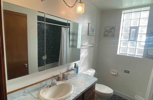 Brighton Park Apartment | Smokers Preferred-Spacious 3-bedroom apartment with WiFi, AC in awesome Chicago
