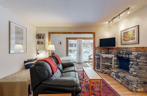 Warm Springs Apartment | Snow Run Studio