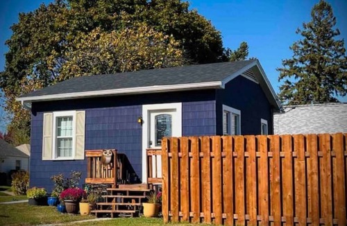 La Salle Cottage | Snug Owl Cottage - Starved Rock area tiny house