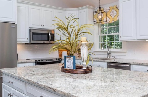 Cross Keys House | Solon Serenity: A Beautiful, Serene Setting with Mtn Views, Weekly and Monthly Discounts!