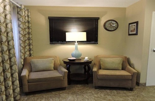 Waukegan Hotel | Sonesta Simply Suites Chicago Waukegan