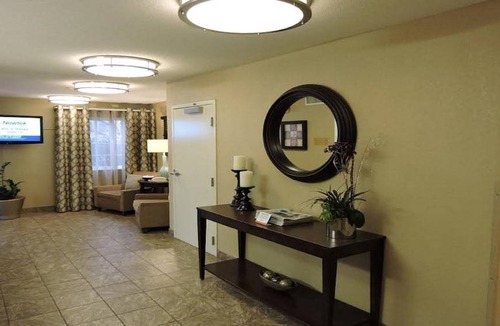 Waukegan Hotel | Sonesta Simply Suites Chicago Waukegan