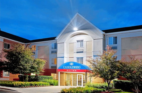 Waukegan Hotel | Sonesta Simply Suites Chicago Waukegan