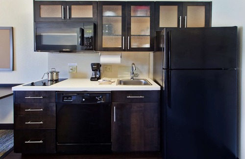Waukegan Hotel | Sonesta Simply Suites Chicago Waukegan