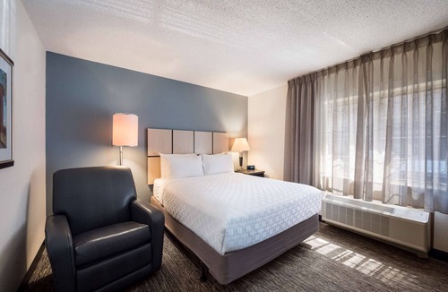 Lansing Hotel | Sonesta Simply Suites Lansing