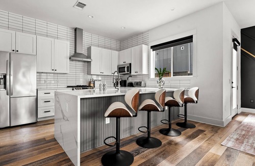 Galindo House | South Austin Luxury: SoCo, S. 1st + Cowboy Pool