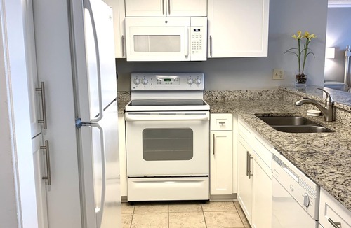 Arcadian Shores Condo | South Hampton 9820