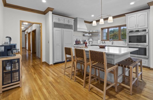 Cobden House | South Pass Hideaway 4BDRM - 2 King, 1 Queen, 2 Full Beds on Shawnee Wine Trail