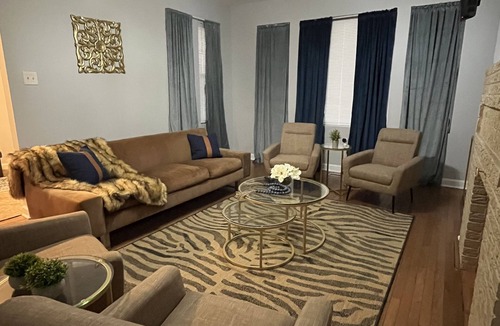 South Shore House | South Shore Home Near Lake for long-term stays, corporate travelers, and nurses