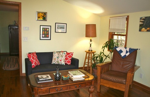 Cobden House | Southern Illinois Private Cottage