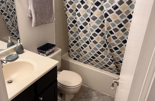 West Loop Gate Apartment | Spacious 1 BDR Apartment