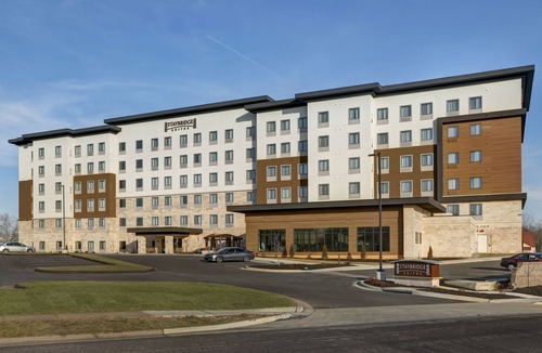 Overland Park Apartment | Spacious 1-Bedroom Queen Suite in Overland Park