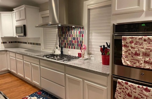 Marissa House | Spacious 1845 Mansion with modern amenities. Loved by large groups, 5bd/4.5ba!