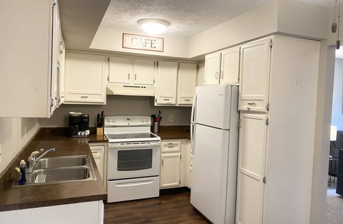Bloomington Condo | Spacious 2 Bed Condo, Pet Friendly