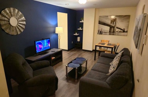 Downtown Pittsburgh Apartment | Spacious 2BR/2BA Downtown Apt|Clean and Safe|