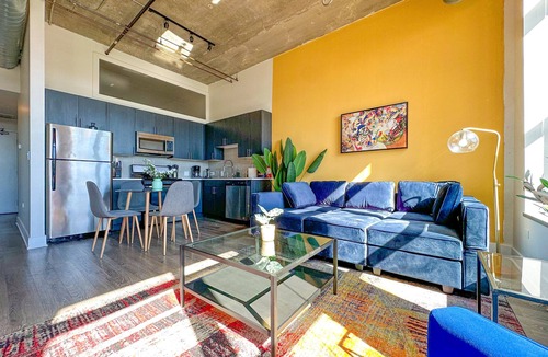 Near South Side House | Spacious 2BR Group Stay near McCormick & Wintrust